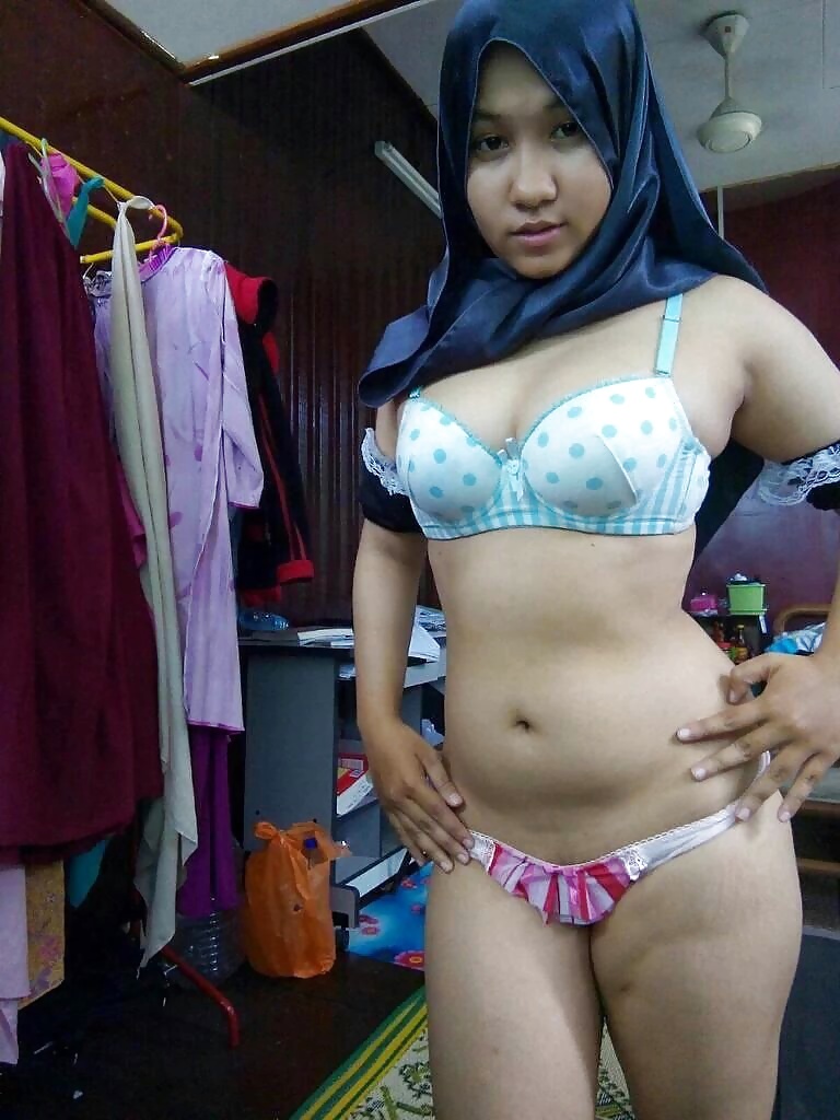 Asian Galleries Naughty Indo Slut With Hijab 2nd Album